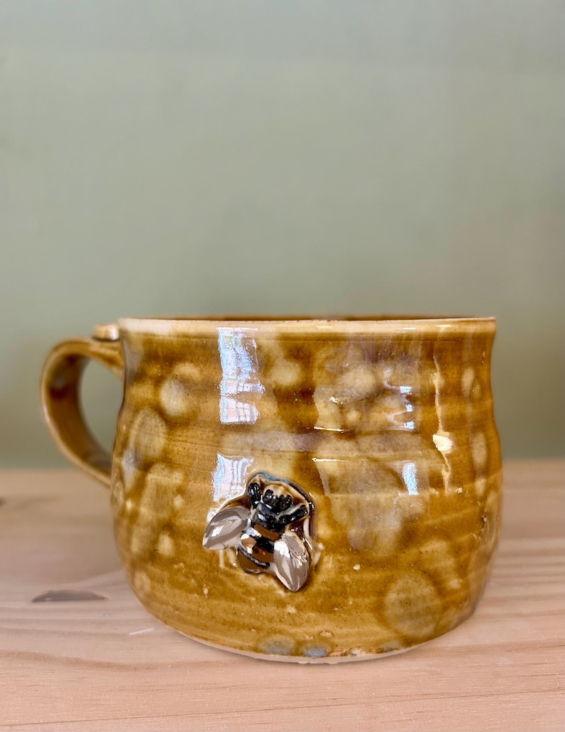 Honey-glaze bee mug